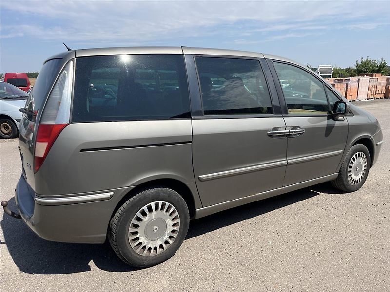 Lancia Phedra 2,0 JTD KLIMA TAŽNÉ STK 7/2028 - fotka 5 z 34