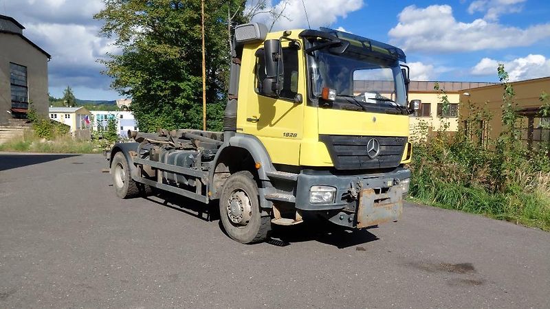 Mercedes-Benz Axor (2008) kontejner 4x4 - fotka 4 z 13
