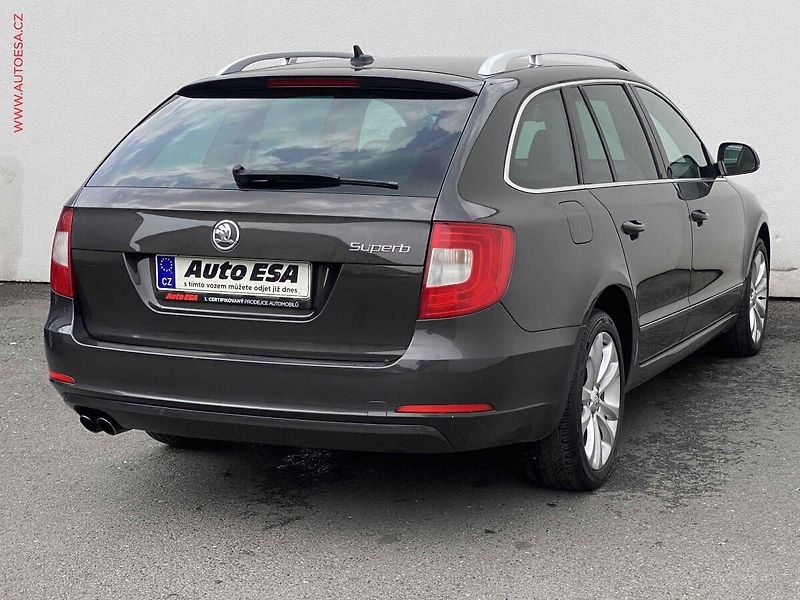 Škoda Superb (2010) 2.0TDi, DSG, xenon, park - fotka 4 z 19
