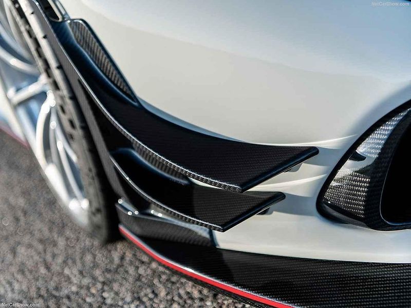Hennessey Venom F5 Revolution je určený na závodní okruhy a pohání ho motor V8 “Fury” o objemu 6,6 litru.