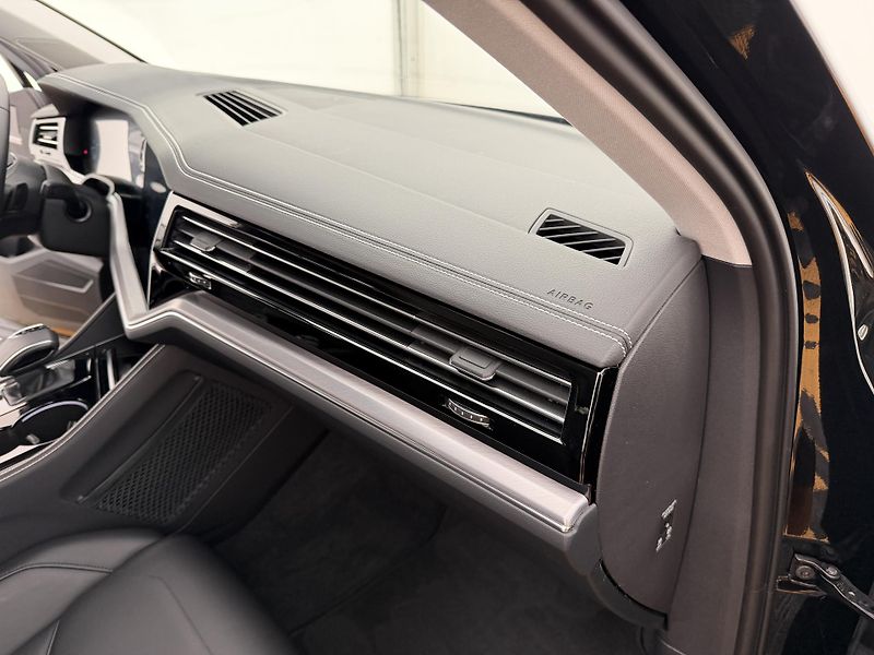 Volkswagen Touareg 3.0Tdi*1-MAJ*DPH*REZERVACE* - fotka 20 z 49