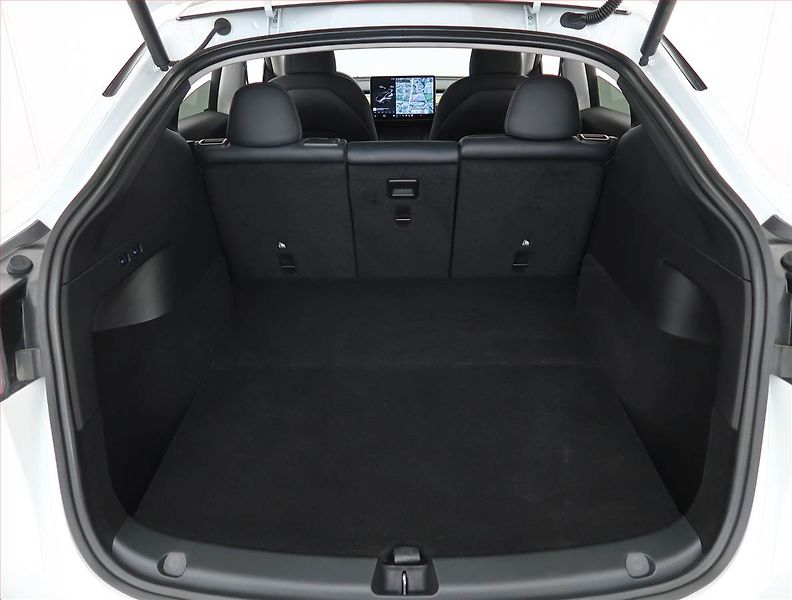 Tesla Model Y (2022) Long Range AWD 79kWh, SoH 89% - fotka 13 z 33