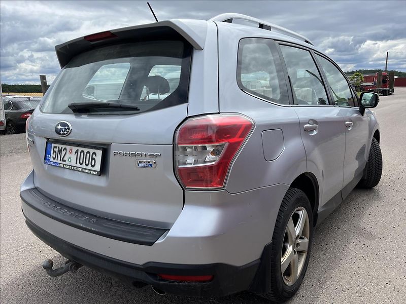 Subaru Forester 2,0 D-L 108KW 4x4 TZ ČR SERVIS - fotka 40 z 41