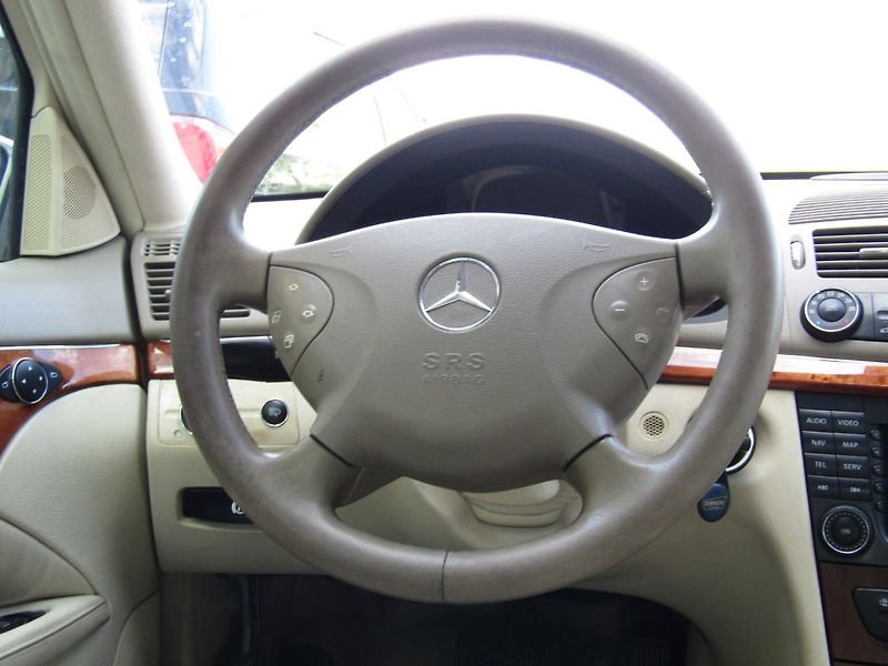 Mercedes-Benz Třídy E (2005) E 320 165kW AUTOMAT BEZ MĚCHŮ - fotka 16 z 35
