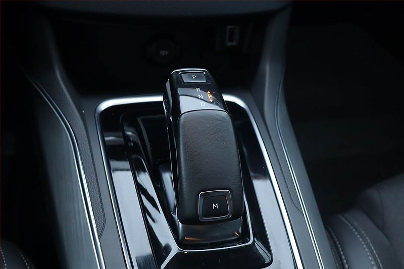 Peugeot 308 (2019) 1.2 PureTech, Automat - fotka 13 z 24