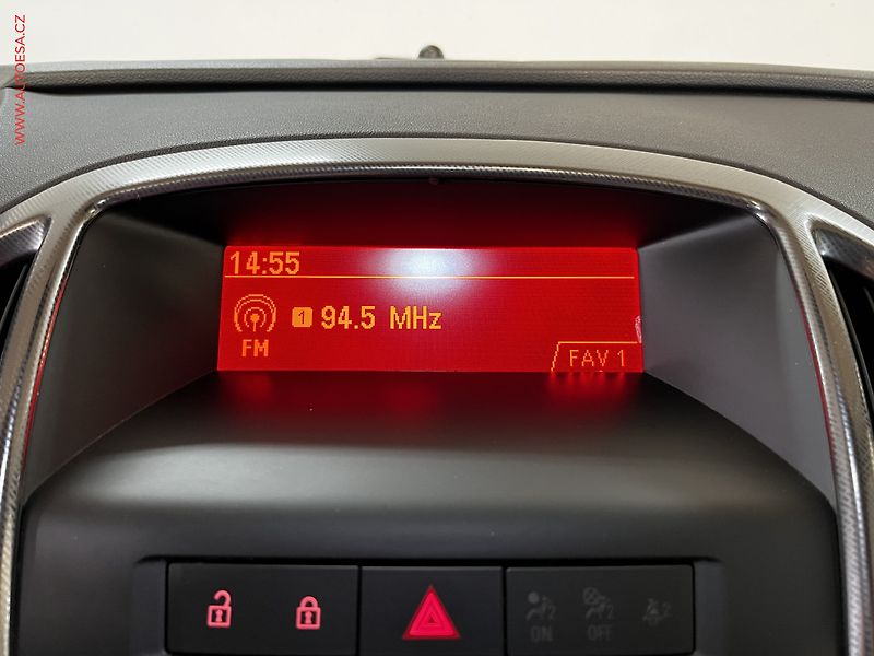 Opel Astra (2011) 1.6i, xenon, autoAC - fotka 11 z 15
