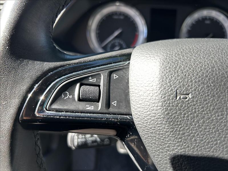 Škoda Superb 2,0 TDi 4x4  L&K DPH WEBASTO - fotka 26 z 50
