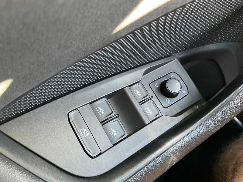 Škoda Octavia (2023) RS Combi 2,0TSI DSG - fotka 17 z 32