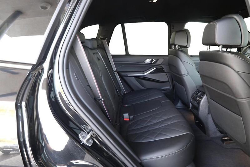 BMW X5 xDrive40i - fotka 9 z 34