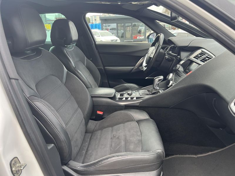 Citroën DS5 2.0HDi AUTOMAT NAVI KAMERA - fotka 33 z 43