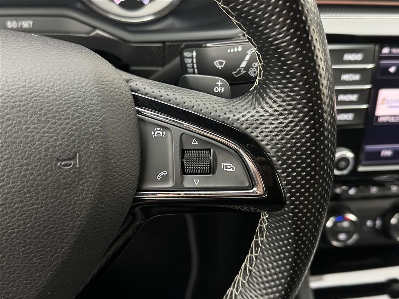 Škoda Superb 2,0 SPORTLINE 4X4 DSG 350HPAPR - fotka 12 z 55