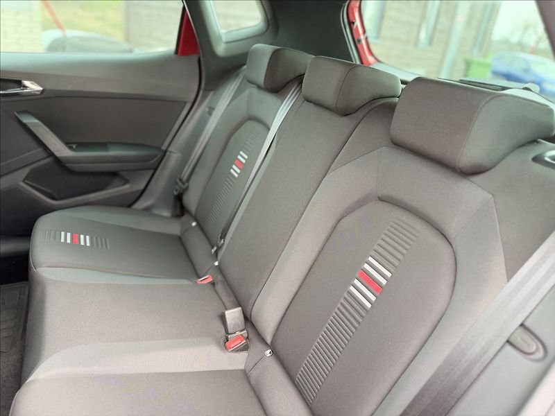 Seat Arona 1,5 FR TSI 110kW NAVI VIRTUAL - fotka 21 z 30