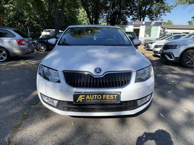 Škoda Octavia 1,6 TDI DSG, ČR - fotka 2 z 17