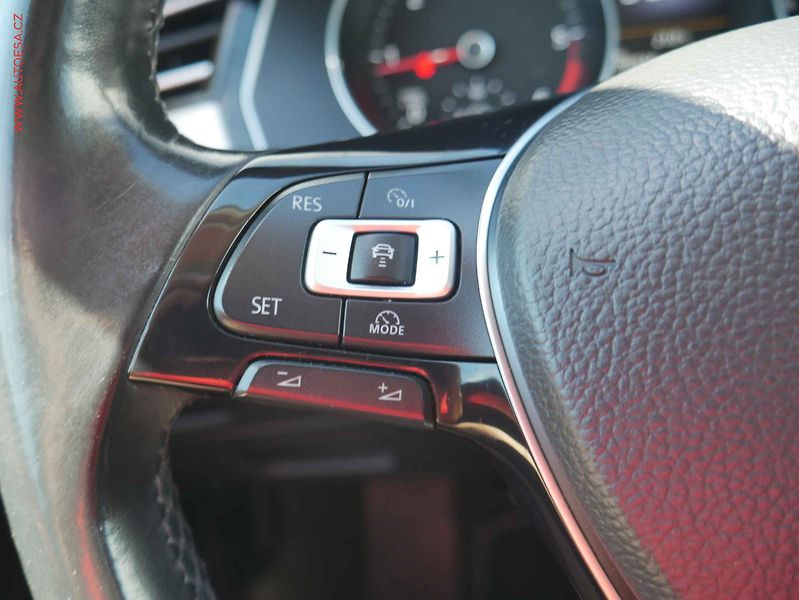 Volkswagen Passat (2015) 2.0TDi, LED - fotka 13 z 15