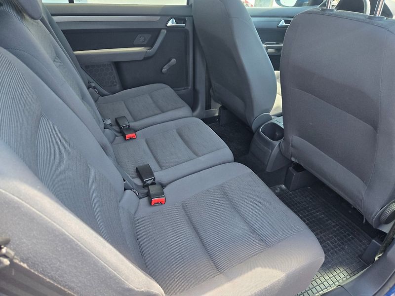 Volkswagen Touran (2009) 1.9 TDI Serviska,Rozvody - fotka 16 z 25