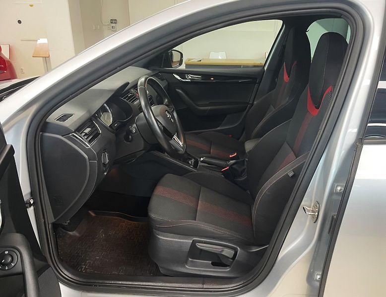 Škoda Octavia 1,5TSI Style Sport, ČR, 1.MAJ. - fotka 9 z 21