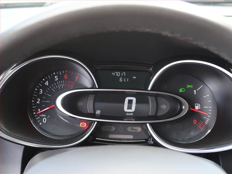 Renault Clio (2019) Limited 0.9 TCe, Serv.kniha - fotka 11 z 17
