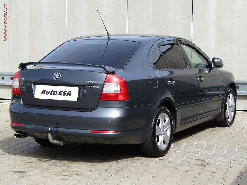 Škoda Octavia (2009) 1.6 TDi, Ambiente, xenon - fotka 4 z 17