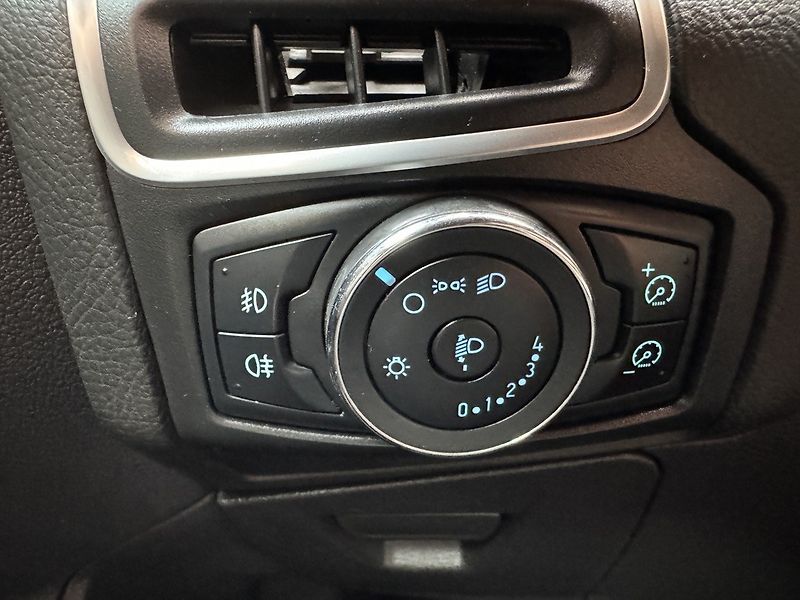 Ford Focus (2011) 1.6Ti-VCT Klima Parkování - fotka 8 z 48