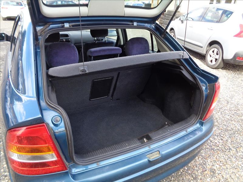 Opel Astra 1,4 - fotka 11 z 16