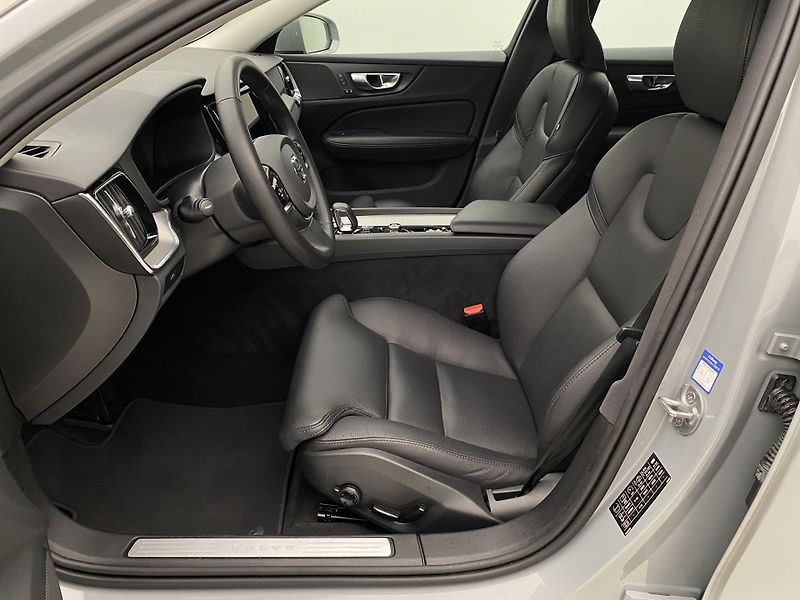 Volvo V60 CC B4 AWD BRIGHT PLUS AUT  - fotka 3 z 59