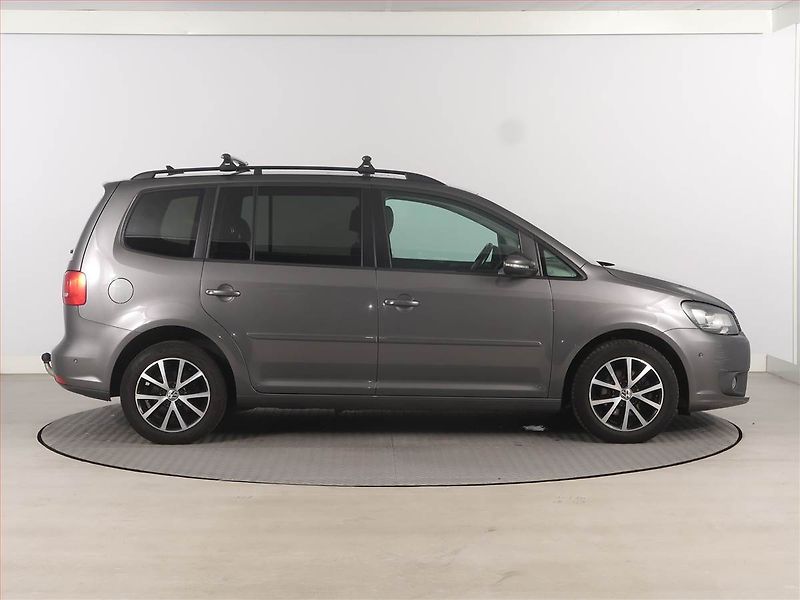 Volkswagen Touran (2013) 1.6 TDI, Automat, 7 míst, Navi - fotka 6 z 20