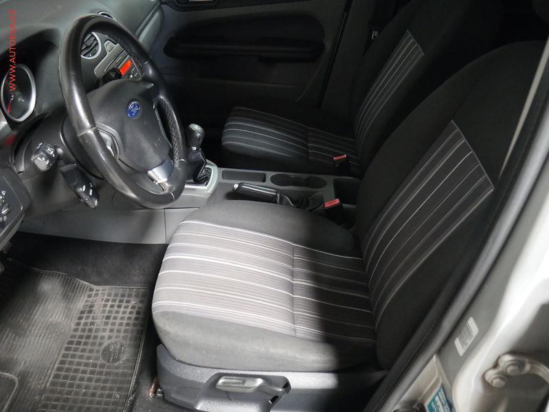 Ford Focus (2009) 1.6i, AC, park.čidla - fotka 9 z 17
