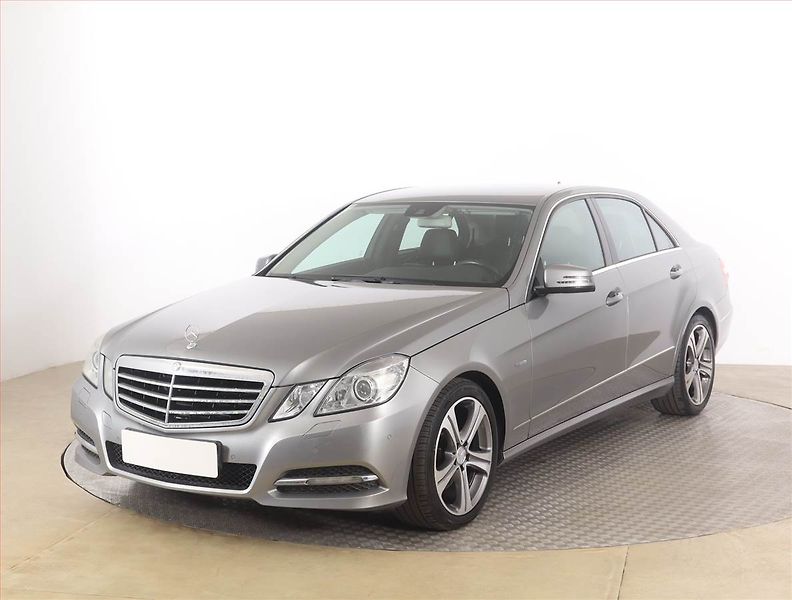 Mercedes-Benz Třídy E (2011) Avantgarde E 350 CDI 4MATIC - fotka 2 z 17