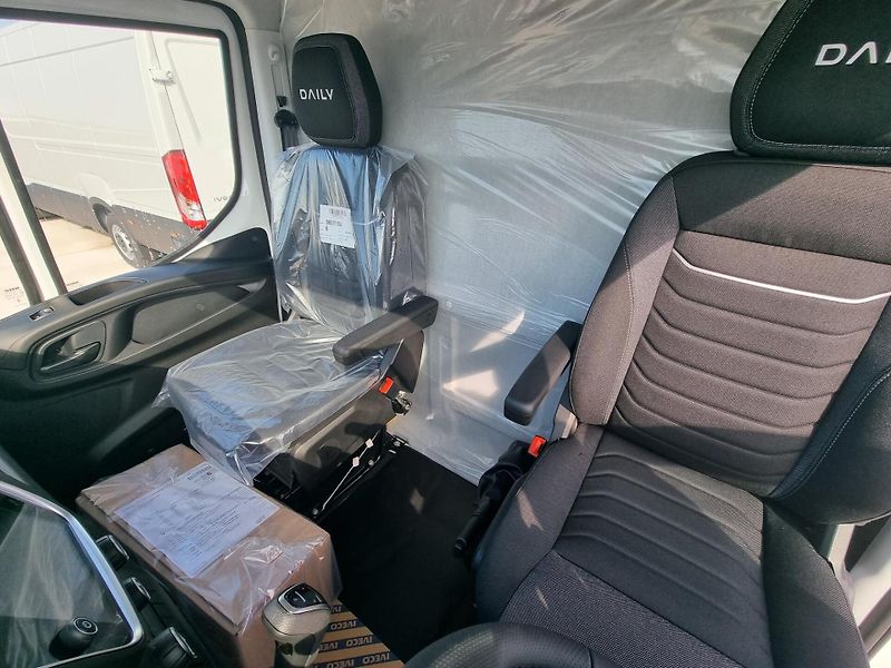 Iveco Daily (2026) 35S16/2,3L automat/2 x sedadlo - fotka 7 z 10