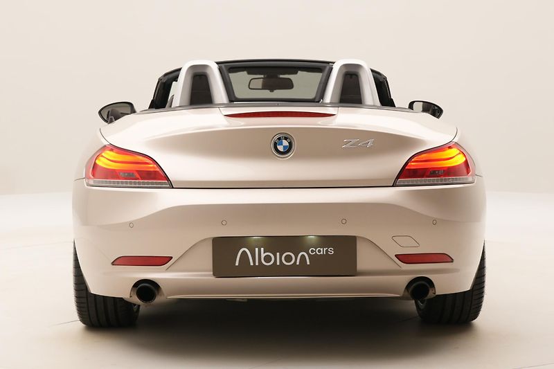 BMW Z4 sDrive 35i N54 AUT CZ 1. maj - fotka 11 z 56