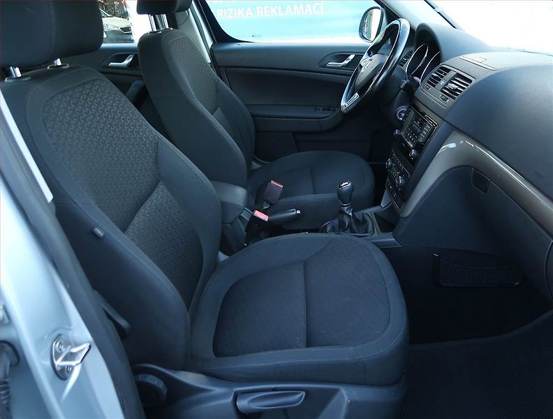 Škoda Yeti (2016) Elegance 2.0 TDI, Tempomat - fotka 9 z 20
