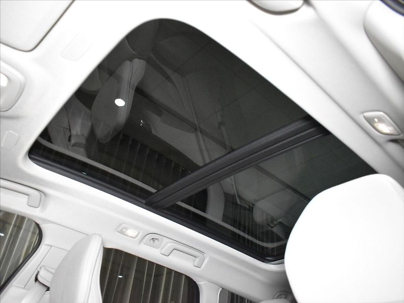 Volvo V90 2,0 CC PRO B4 AWD - fotka 16 z 24