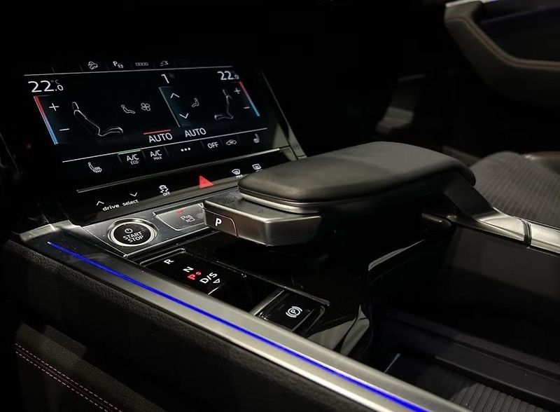 Audi Q8 e-tron 55 Q 360k Pano Matrix 4 zóny   - fotka 16 z 18