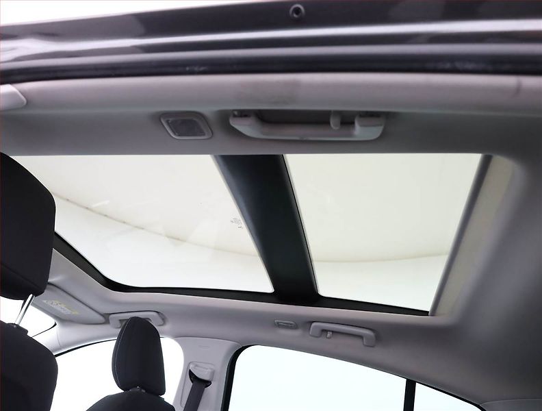 Ford Focus (2019) 1.5 TDCi, Automat, Serv.kniha - fotka 16 z 18