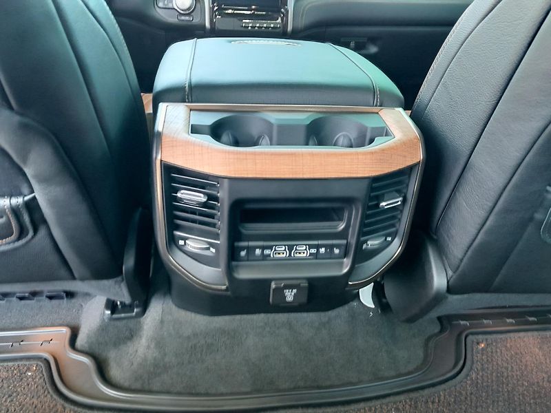 Dodge RAM (2025) 1500, 5.7 V8  Longhorn MY24 - fotka 18 z 41