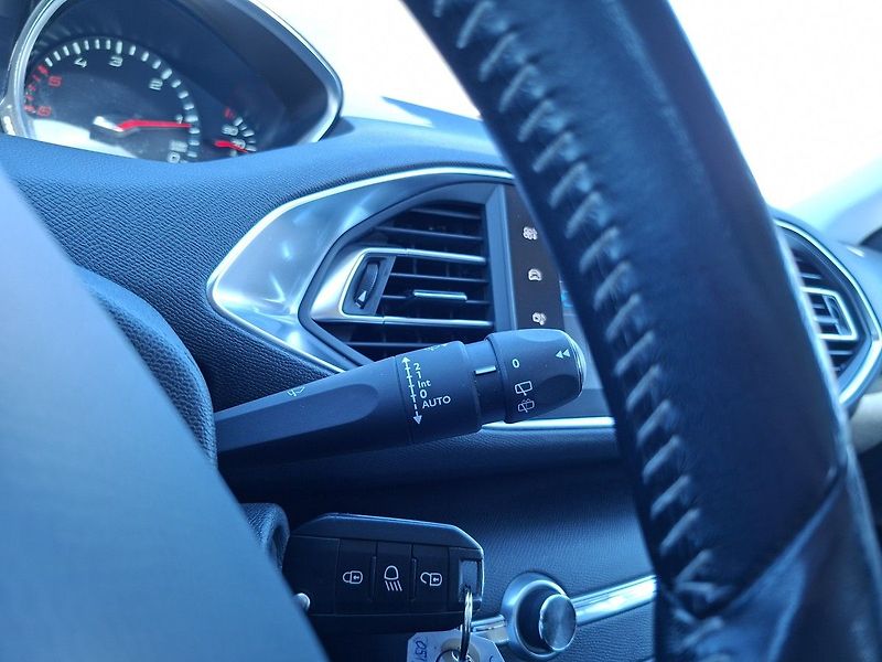 Peugeot 308 ACTIVE 1.6 BHDI 100k M5 - fotka 19 z 24