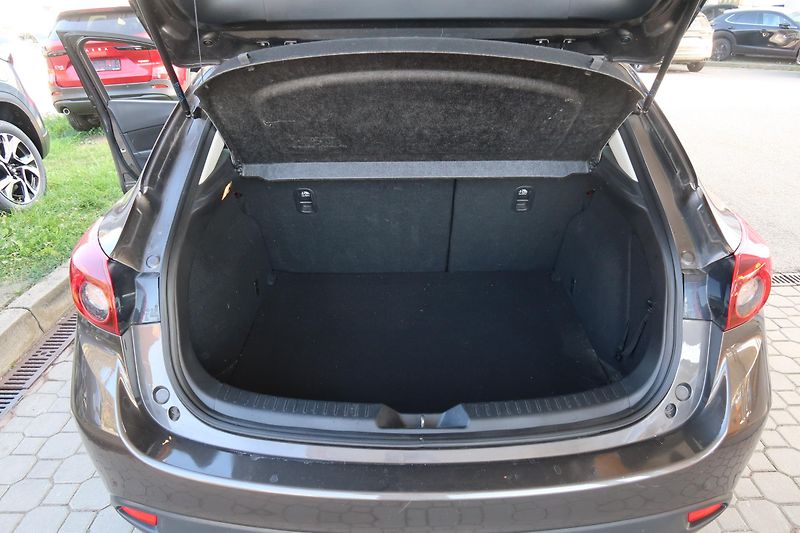 Mazda 3 (2014) HB 1,5 G100, 2 sady kol, ČR - fotka 16 z 28