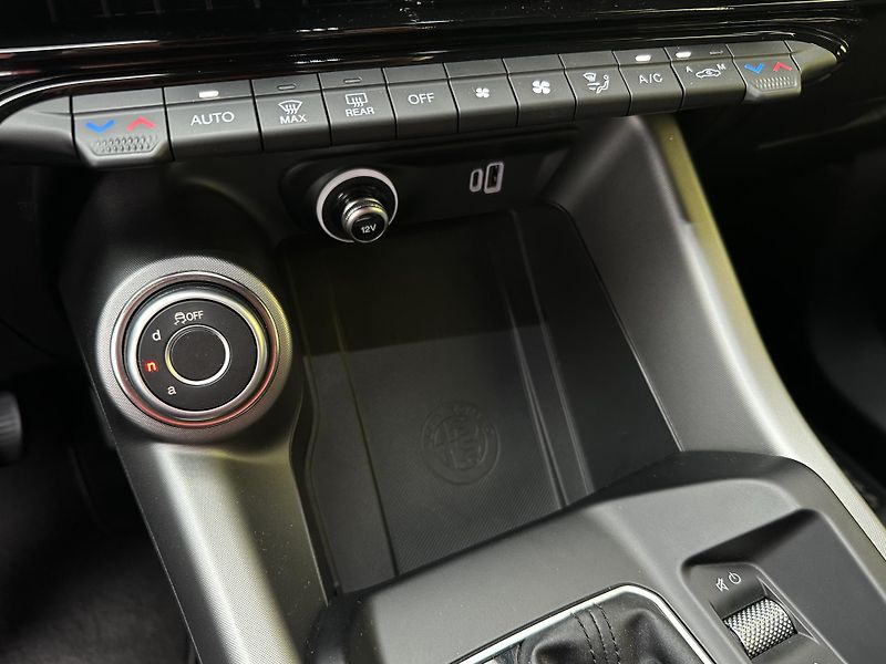 Alfa Romeo Tonale (2023) 1.6 JTDm /96kW * 1.Maj.    - fotka 21 z 46