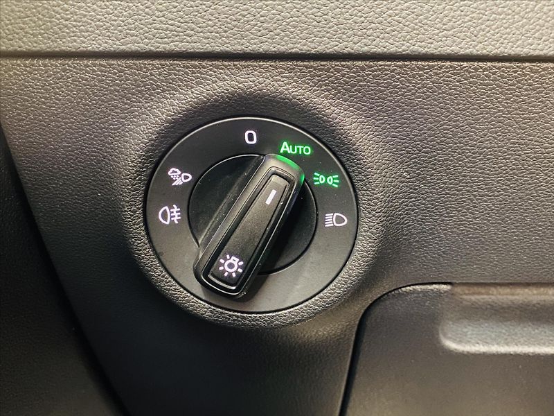 Škoda Karoq 2,0 TDI 110kW DSG 4x4 SportLin - fotka 19 z 26
