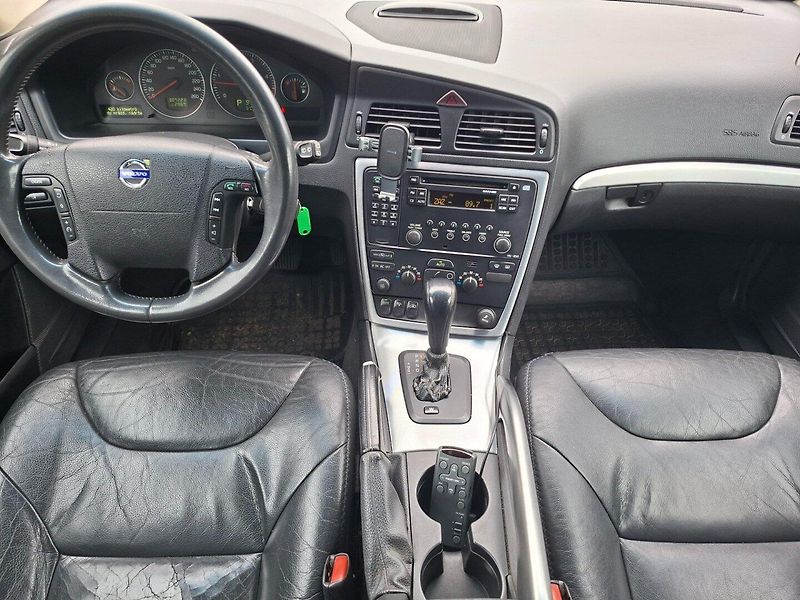 Volvo XC70 (2005) 2.4 D5 120kW AWD -PLNÝ SERVIS! - fotka 10 z 43