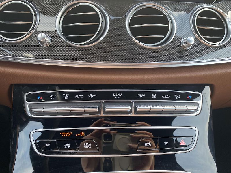 Mercedes-Benz Třídy E E 300d 4M AMG - fotka 26 z 28