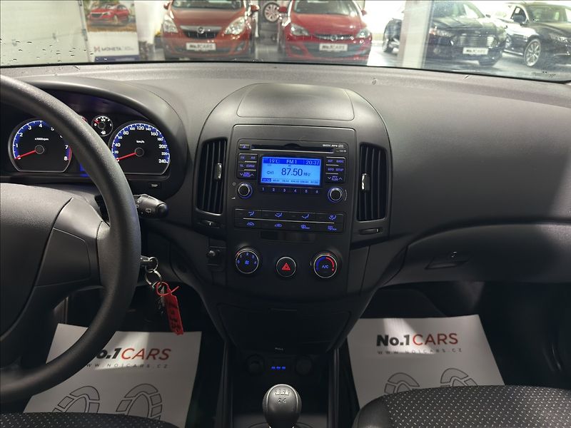 Hyundai i30 1,4   CVVT 95.000KM KLIMA - fotka 16 z 25