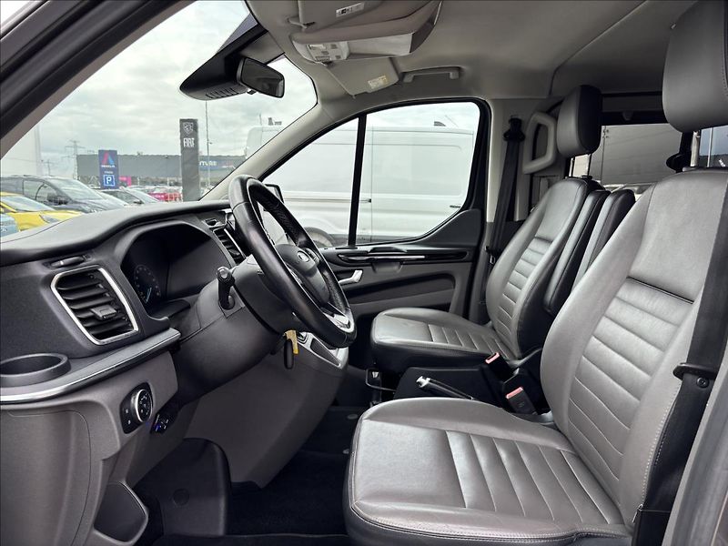 Ford Tourneo Custom 2,0 mHEV 136kW Titanium X L2 - fotka 23 z 45