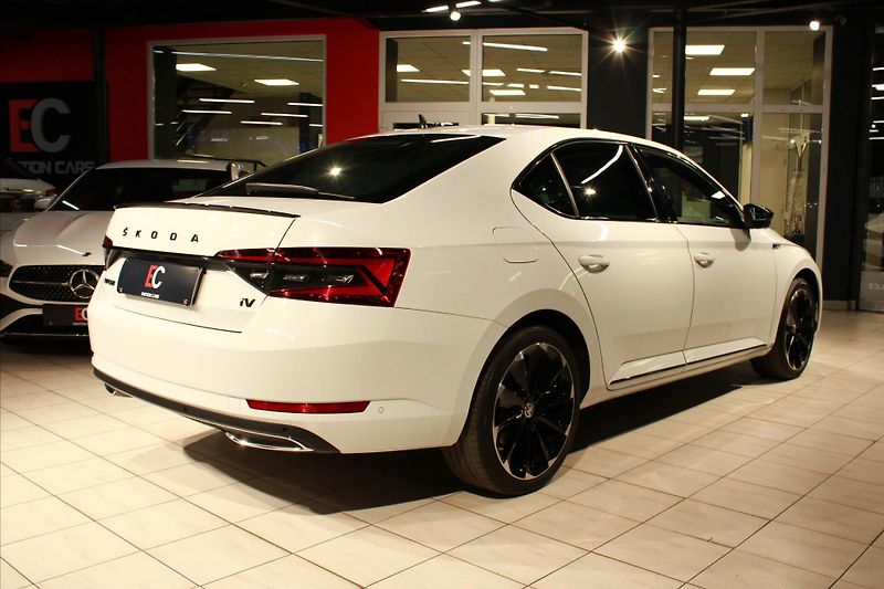 Škoda Superb iV DSG Sportline  5let/100tkm - fotka 6 z 32