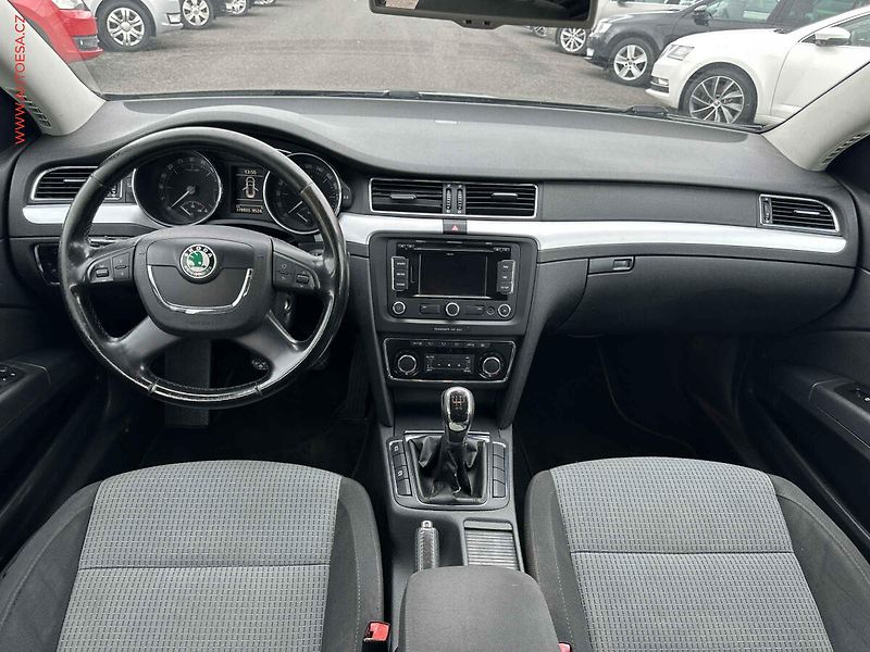 Škoda Superb (2011) 1.6TDi, TZ, bixen - fotka 8 z 19