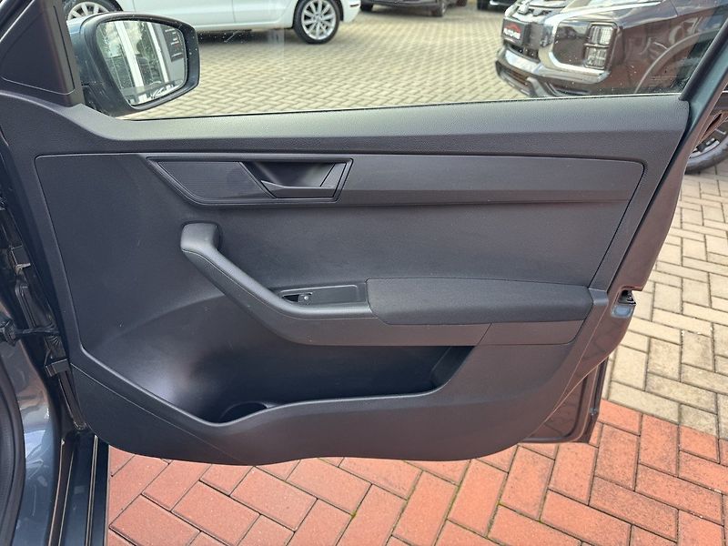 Škoda Fabia (2018) 1.0MPi Klima Výhřev Sedadel BT - fotka 17 z 45