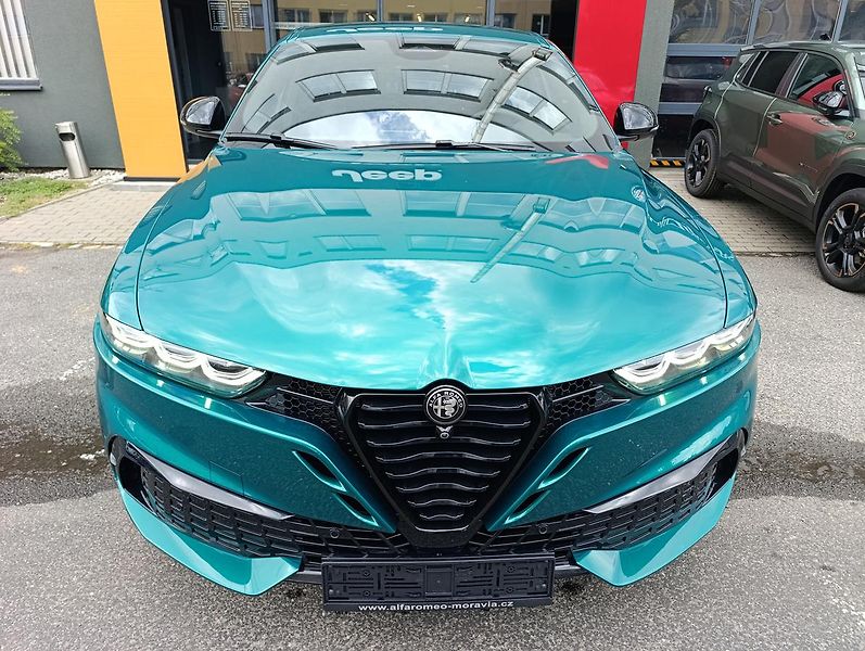 Alfa Romeo Tonale (2026) Veloce 1,5 Turbo Ibrida 175k - fotka 3 z 23