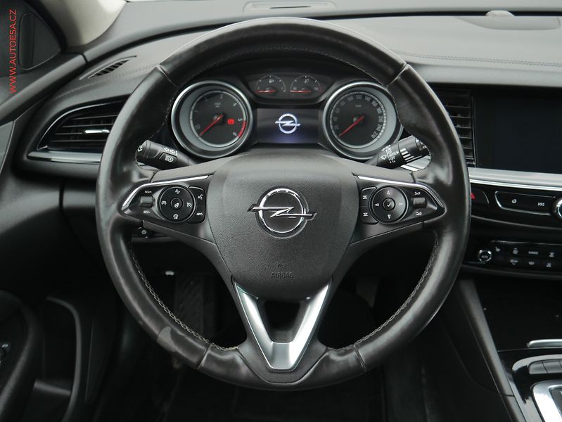 Opel Insignia (2017) 2.0CDTi, AT, LED, park - fotka 11 z 22