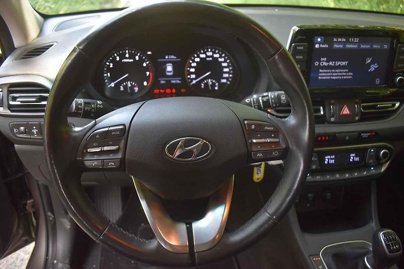 Tříletý exemplář Hyundai i30 kombi může novému majiteli dobře sloužit ještě dlouhou dobu.