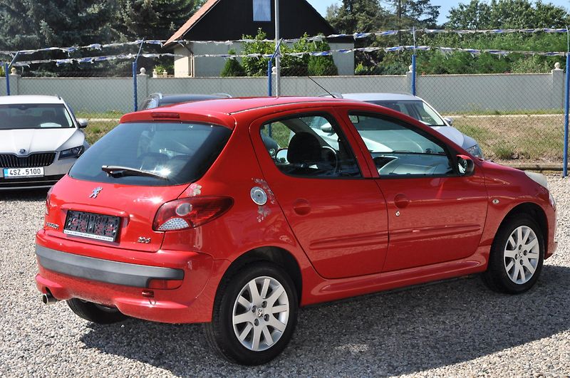 Peugeot 206 1.4i 55kW 5dv. - fotka 3 z 12